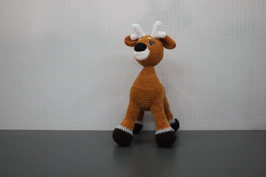 Deer Dasher knitted soft toy