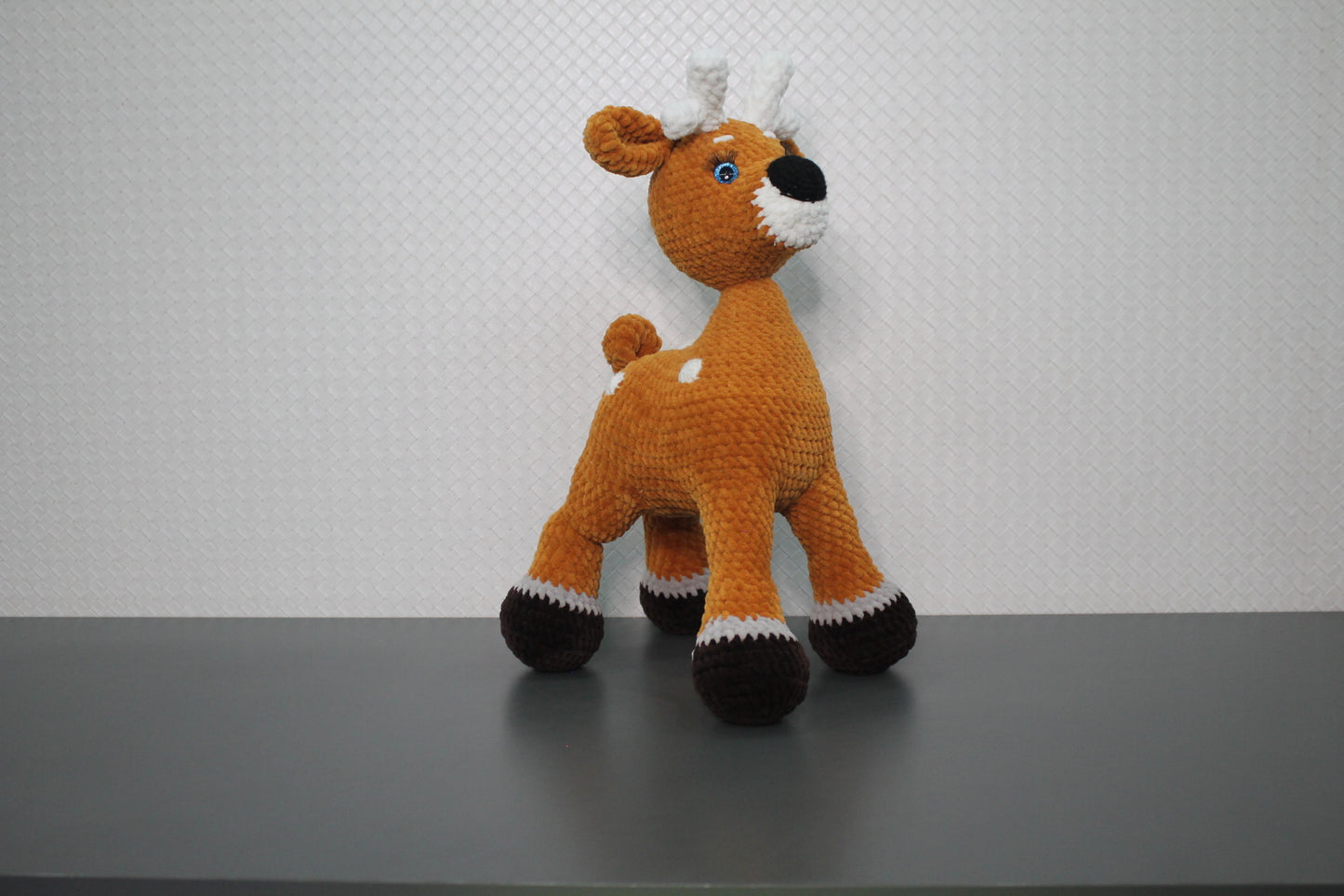 Deer Dasher knitted soft toy